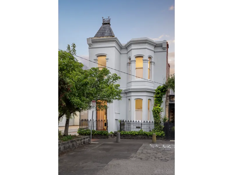 Picture Book Victorian In Vibrant Enclave